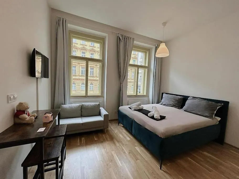 Apt Near Muzeum Prague 1