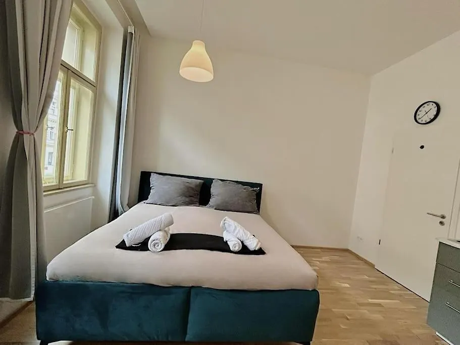 Apt Near Muzeum Prague 1